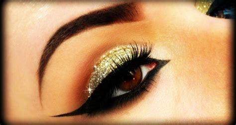 Golden Smokey Eye Makeup