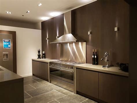 Keukenwinkels mandemakers groep blijven slechte naam waarmaken. Mandemakers Keukens showroom aanbieding | Interieur