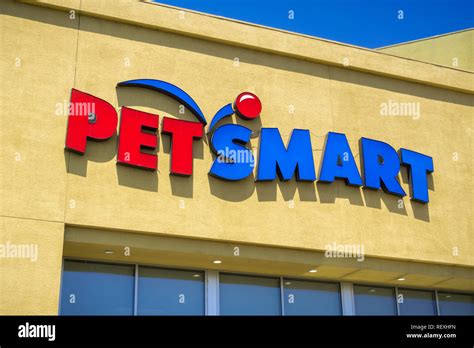 Petsmart Hi Res Stock Photography And Images Alamy