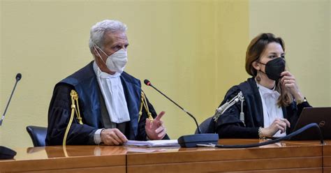 Tremolada Chi è Il Giudice Che Ha Assolto Berlusconi Dal Caso Eni