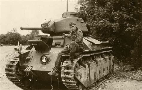 Asisbiz French Army Renault D2 Tank Captured Battle Of France 1940 Web 02