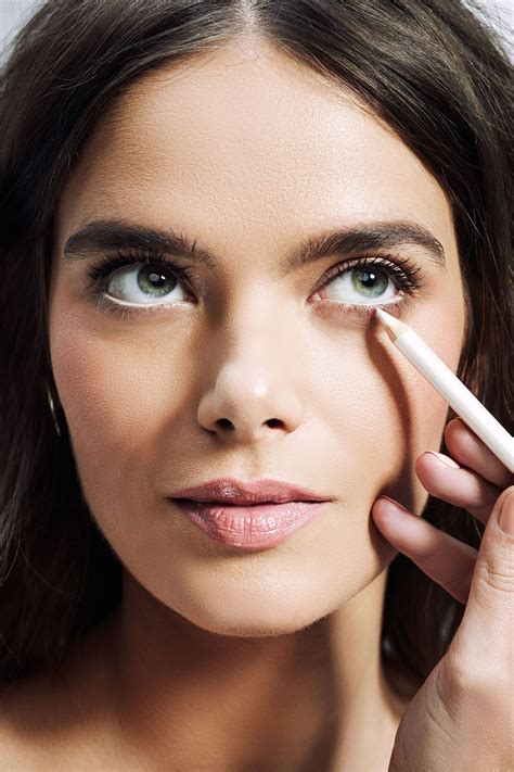 5 Ways To Make Your Eyes Look Bigger White Eyeliner