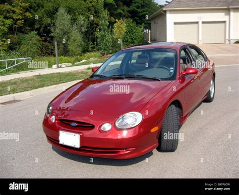 Red Ford Taurus Hi Res Stock Photography And Images Alamy