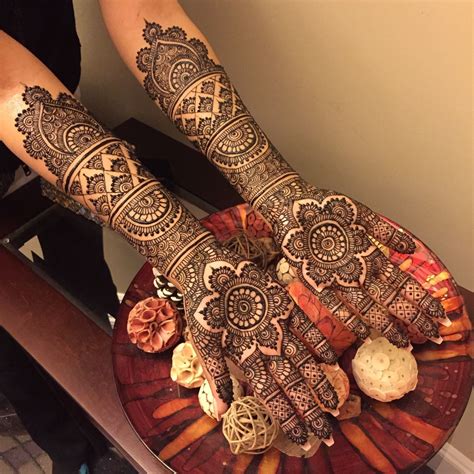 Elaborate Mehndi Design On Arms Bruids Henna Henna Tatoeage Ideeën