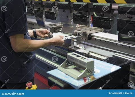 Operation Of Hydraulic Bending Machine With Forming Die By Skill