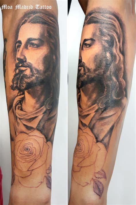 Tatuaje De Cristo Retrato De Jesucristo Con Rosa Moa Madrid Tattoo