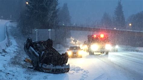 Snow Causes Traffic Chaos In Metro Vancouver British Columbia Cbc News