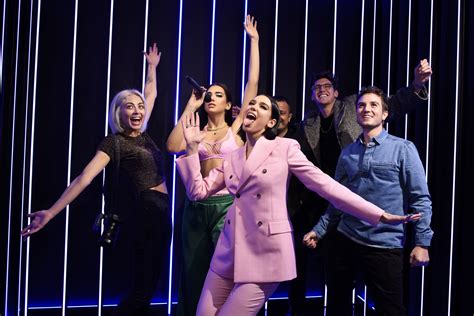 Dua Lipa And Friends Try Out New Glow Room At Madame Tussauds Madame Tussauds Tussauds Madame