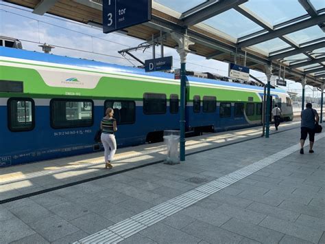 Mają się zakończyć prace modernizacyjne dotyczące stacji rzeszów główny. Stacja Rzeszów Główny z trzecim peronem i przejściem ...