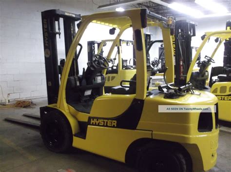 Hyster 7000 Lb Pneumatic Forklift With Side Shift And Triple Mast 72