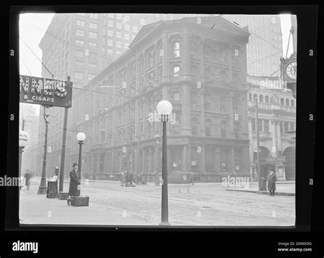 Honore Building Located At The Southwest Corner Of Dearborn Street And