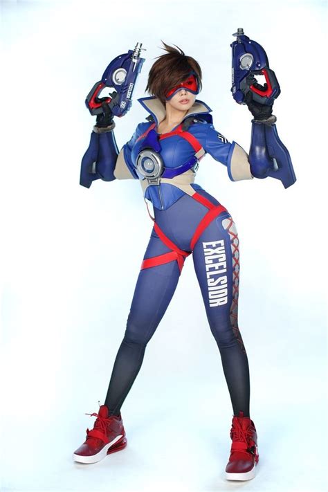Overwatch Cosplay With An Esports Spin Overwatch Cosplay Cosplay
