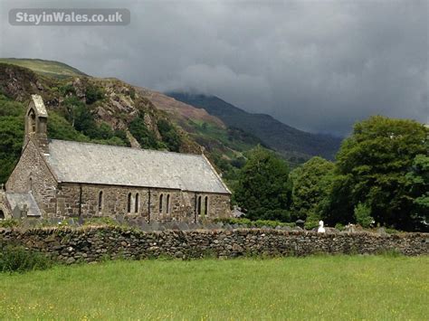 This delightful cottage has been renovated in a traditional way with log burning stove, beamed. Beddgelert Holiday Cottage with Snowdonia Views