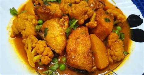 Rohu Fish Curry Or Rui Macher Jhol With Cauliflower And Potato Recipe