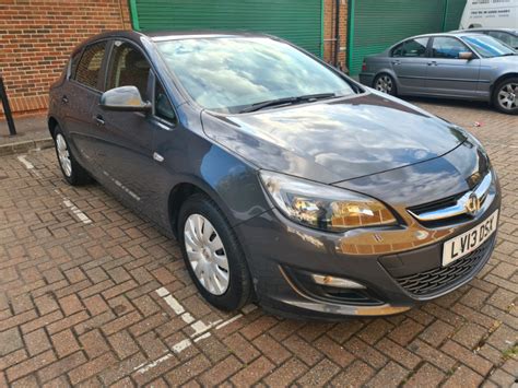 2013 13 Vauxhall Astra Exclusiv 14l 16v Petrol Manual 5dr Grey In