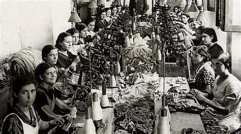 Check spelling or type a new query. El día internacional de la mujer no surgió como una ...