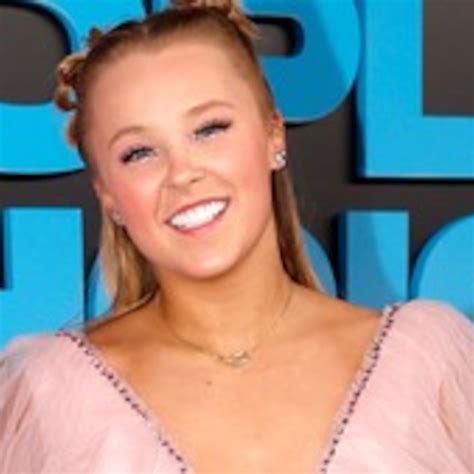 jojo siwa looks like a disney princess in glamorous 2021 pcas gown