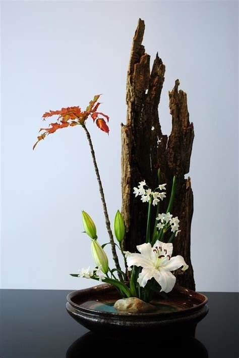 Company offers flower bouquets, plants & flower arrangements, fruit & gourmet baskets, spa gifts, jewelry, variety of romantic and corporate gifts for delivery in russia. Bonsai, Ikebana Japanese flower arrangement | Flower ...