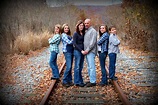 family portrait. professional photography | Family posing, Rustic ...