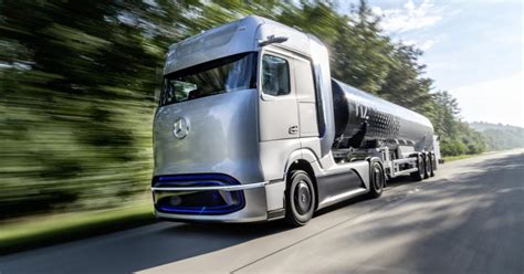 Daimler Trucks präsentiert Lkw mit Brennstoffzelle und 1000 Kilometer