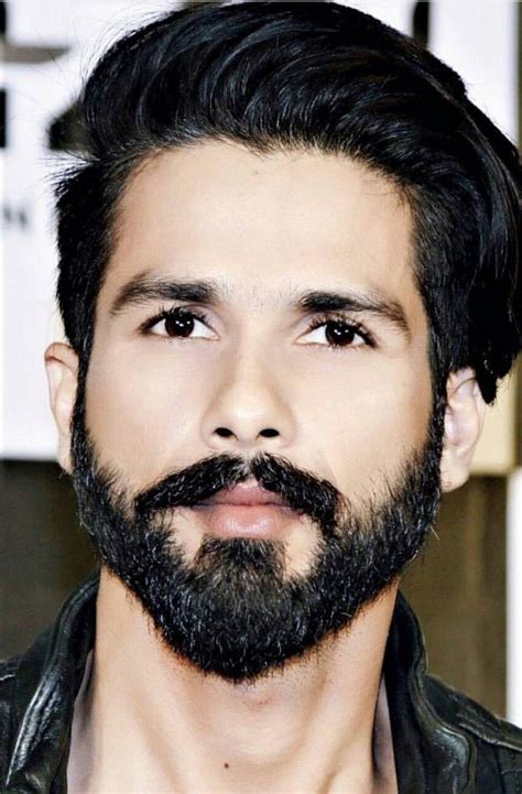 Omg He S So Handsome With Images Shahid Kapoor Bollywood Actors How To Look Handsome