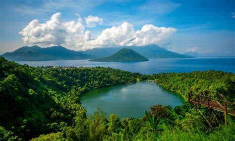 Danau Ngade Panorama Alam Ternate Yang Menakjubkan Maluku Id