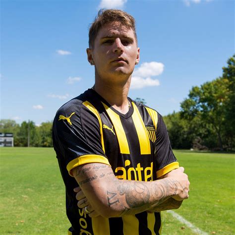 Il club atlético peñarol, noto come peñarol, è una società calcistica di montevideo, in uruguay. Peñarol 2018 Puma Home Kit | 17/18 Kits | Football shirt blog