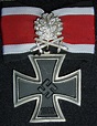 Ritterkreuz des Eisernen Kreuzes mit goldenem Eichenlaub, Schwertern ...
