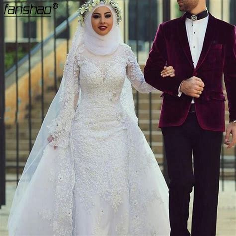 2019 White Muslim Wedding Dress Hijab Long Sleeves Lace Beaded Dubai Arabic Wedding Gown Bridal
