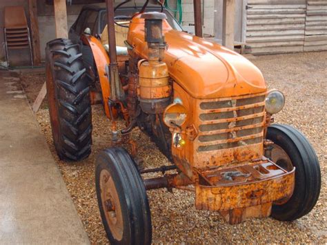 Restauration Du Tracteur Renault D35 Tracteurs Et Matériel Agricole