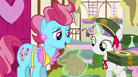 Image Mrs Cake Giving Bits To Sweetie Belle S6e15png My Little