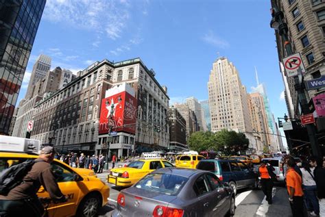 Roadsign En La Calle De Broadway En Manhattan Céntrica En New York City