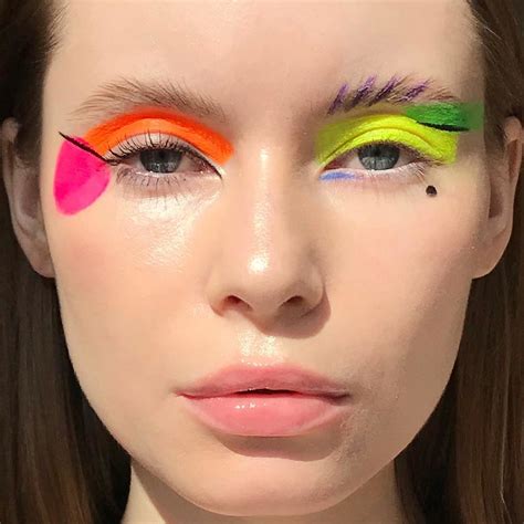 Heres Everything You Need To Recreate This Seasons Brightest Make Up