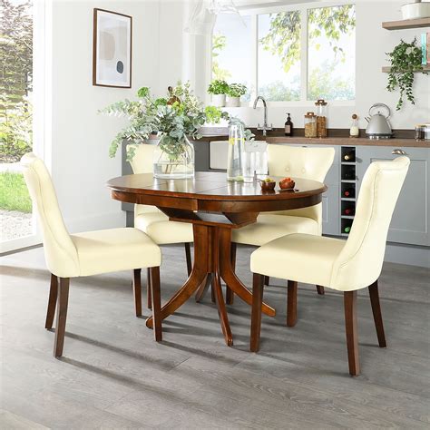 Round Dining Table With Chairs For 6 Getting A Round Dining Room
