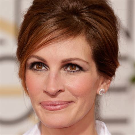 serge normant gives us the scoop on julia roberts s 60s updo cabello julia roberts cheveux