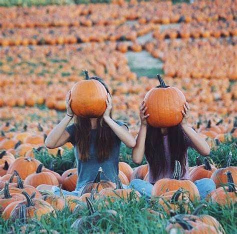 Pumpkin Picture With Your Best Friend In The Fall Fall Friends Fall Pictures Fall Photoshoot