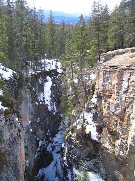 Frozen Waterfalls And Ice Caves In Maligne Canyon