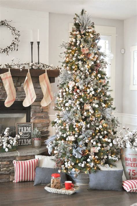 It's officially the last week of the christmas room series! Farmhouse Christmas Tree | Christmas tree design ...