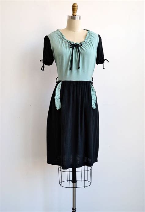 vintage 1940s black green peasant day dress vintage 31940s vintagedress mint anise dress