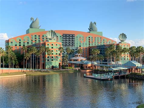 Review Walt Disney World Swan Hotel Orlando Florida Flying High