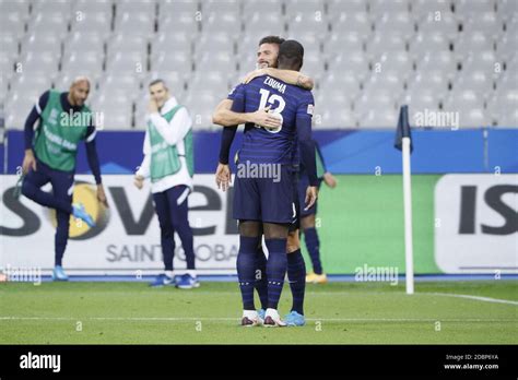Olivier Giroud Fra Scored A Goal Celebration In Arms Of Kurt Zouma