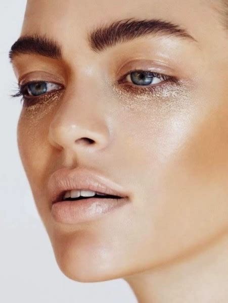Glitter Eye Makeup Photos To Inspire Your Nye Beauty Look Savoir Flair