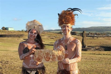 Vous en serez un peu plus sur eux en allant visiter cette page. Amu'a Rapanui | Imagina Île de Pâques