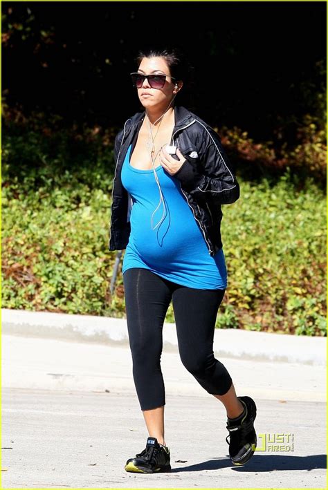 Kourtney Kardashian Makes A Mad Dash For It Photo 2290081 Kourtney Kardashian Pregnant