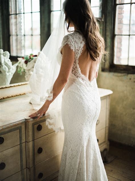 Short wedding dresses are perfect for brides with vintage taste. PreOwned Wedding Dresses - Everything you need to know