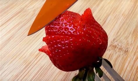 How To Make A Strawberry Rose In 6 Steps Sharis Berries