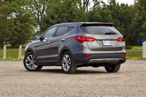 All santa fe sport crossovers will include a good selection of standard features. 2013 Hyundai Santa Fe Sport 2.0T SE - Autos.ca