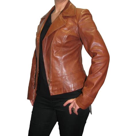 Une teinte camel est chic et raffinée. Veste camel femme : la pièce indispensable à avoir chez soi