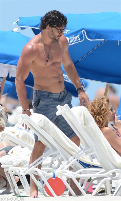 Joe Manganiello Shirtless Pictures In Miami Popsugar Celebrity