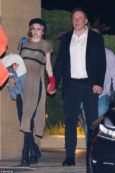 Elon Musk S Girlfriend Grimes Announces Pregnancy With Knocked Up